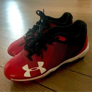 Under Armour boys baseball cleats